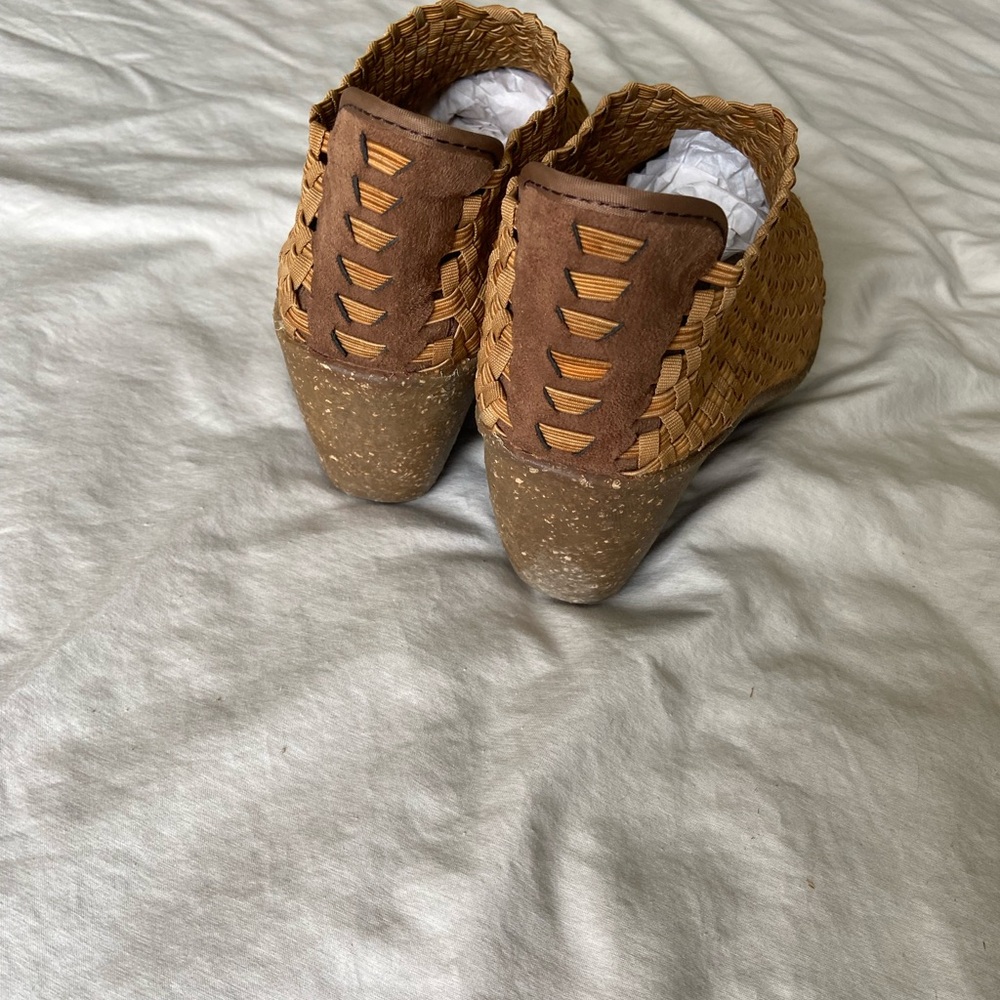 ✨3 for $20✨ Bernie Mev Ankle Boot Wedge Heel - Picture 2 of 4